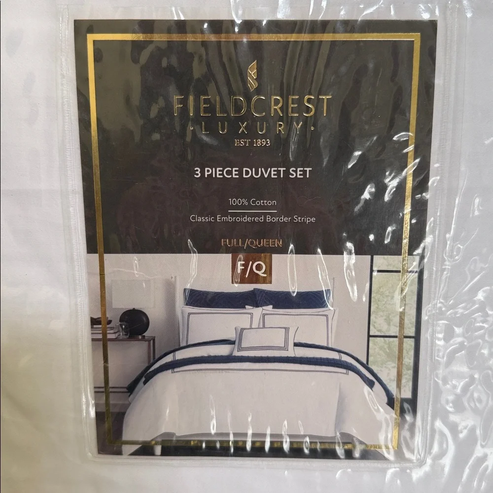Fieldcrest Duvet Set- White with Navy Striped Border. Size Full/Queen.